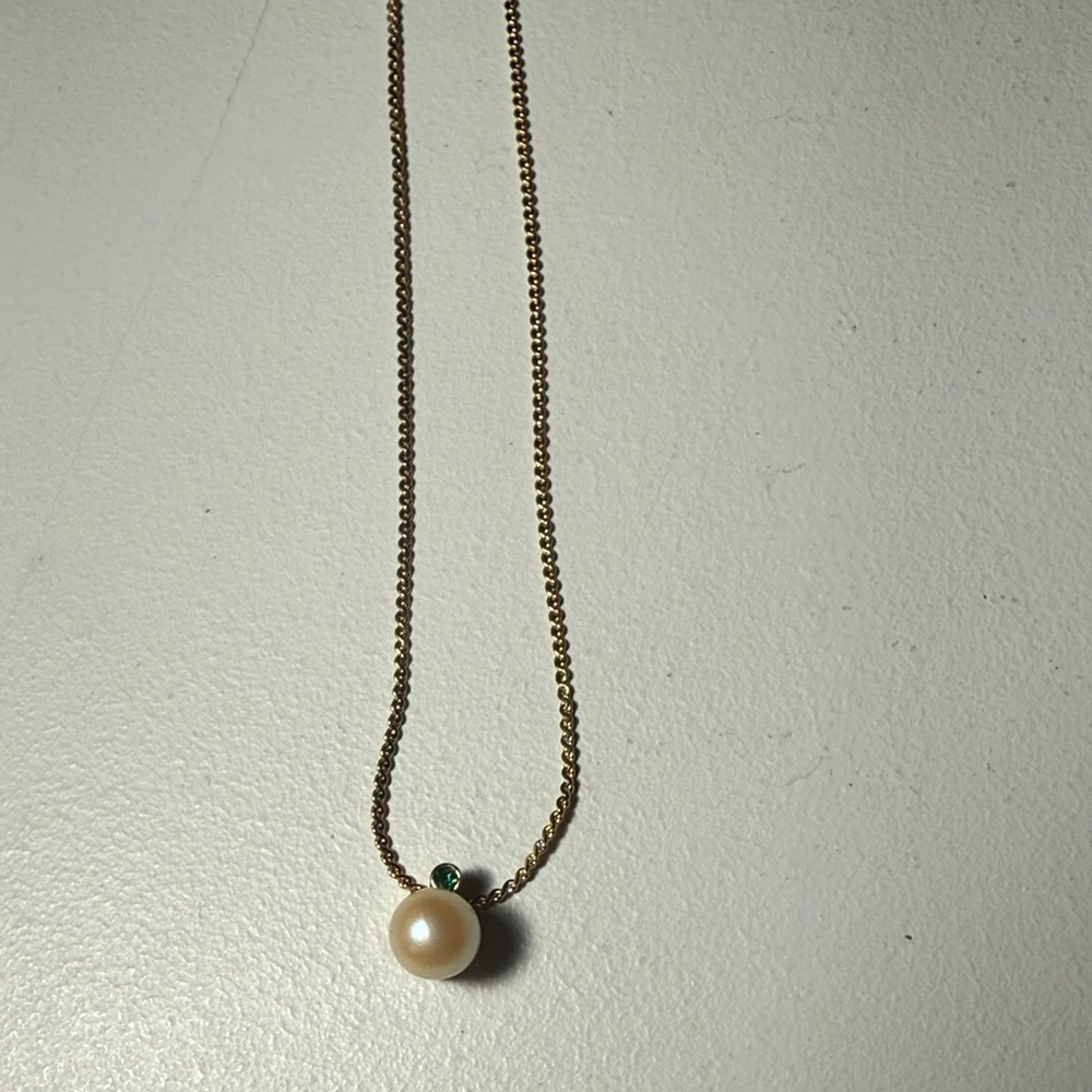 Elegant Gold Necklace with Pearl and Green Gem